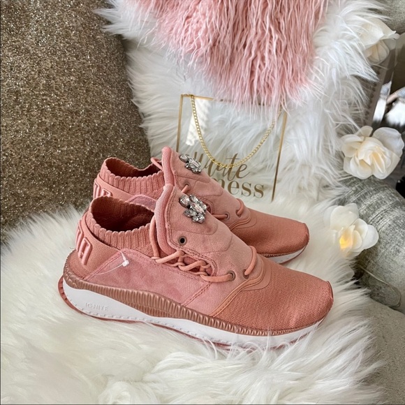 Meet Your Posher/Buyer - Picture 12 of 16